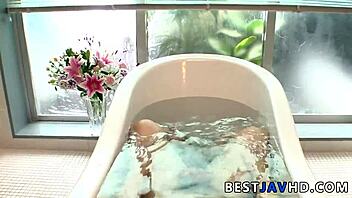 Risa Mizuki That Bitchy Japanese Bitch Gives A Oral Job In The Bathtub With A Pervy Man An Asian With A Giant Shaft - Jav Porn