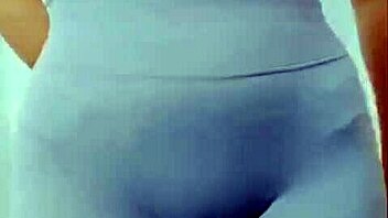 Asian girl dance with cameltoe!