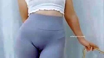 Asian girl dance with cameltoe!
