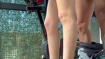 camara escondida hermanastra argentina mamando verga en gimnasio 😈.