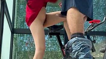 camara escondida hermanastra argentina mamando verga en gimnasio 😈.