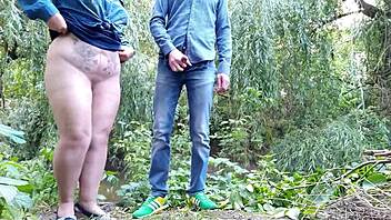 Muslos gruesos en pantimedias de mi suegra madura masturbándose me hicieron correr tan fuerte 😍