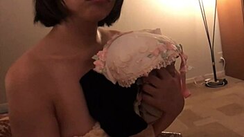 近所でも有名なJカップ人妻 自宅で奇跡のハメ撮り映像