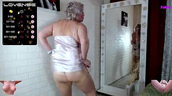 Reife Schlampe Aimee Paradise squirted beim Tanzen in Dessous mit Nachbarn.