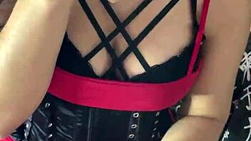 Minha diabinha submissa debora prado fumando e masturbando meu pau gostoso antes de fazer um boquete guloso. 🔥