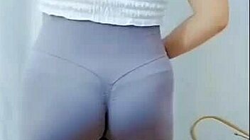 Asian girl dance with cameltoe!