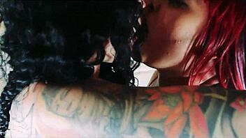 i love this kissing compilation of latinas