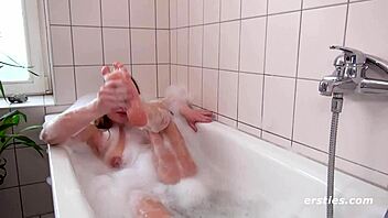 Watch German Brunette Maria Squirt With Huge Dildo In Bathtub!