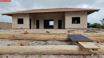 Carpenter receives surprising payment from horny owners