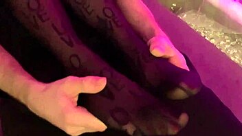 mistress sofi does full-weight facesitting in nylon tights