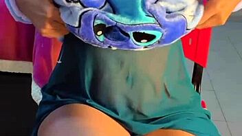 Meia-Irmã Geme De Prazer Adora Gozar Na Boca