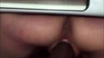 elle m'excite en parlant salement et fait la chienne accro à ma bite