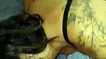 Mi Madrastra Caliente Flashing in Public!