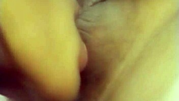 Smook thai asian girl has neutral conversational chat with viewers