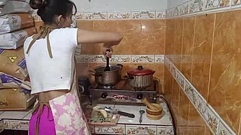 mi putita dice que es del pueblo para el pueblo, cocina, baila y culea todo en uno 😘🍳💃