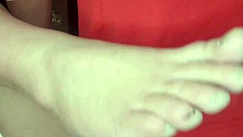 Hot babe's nipple slip leads to intense pussy fucking close up!