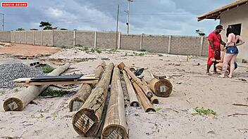 Carpenter receives surprising payment from horny owners