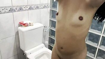 Um Banho Delicioso Da Bibi Mendes Toda Peladinha E Gostosa