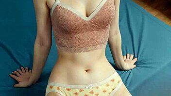 i love these flowery panties on the model