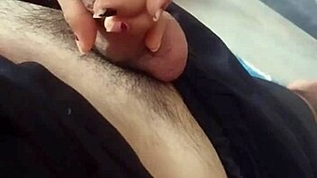 Pajeo A Mi Mejor Amigo Mientras Vemos Peliculas, Focusing On Curvy Latina Tits.