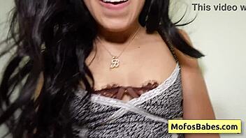 Bianca gets her shaved pussy licked 😋