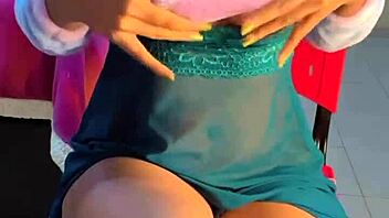 Meia-Irmã Geme De Prazer Adora Gozar Na Boca