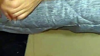 Mi Madrastra Caliente Flashing in Public!