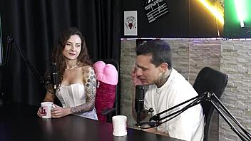 Percebeu Que Dava Pra Ganhar Dinheiro Fazendo Putaria Teve O Pau Elogiado E As Posi��es Favorita Deles - Jujube Del�cia Sheer Red