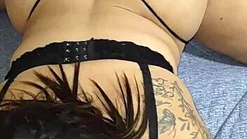 Mi Madrastra Caliente Flashing in Public!