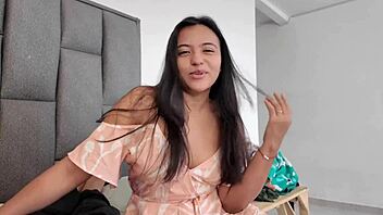 I fucked my colombian friend for the first time before she went to work 😍