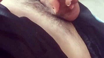 Pajeo A Mi Mejor Amigo Mientras Vemos Peliculas, Focusing On Curvy Latina Tits.