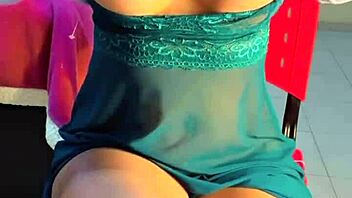 Meia-Irmã Geme De Prazer Adora Gozar Na Boca