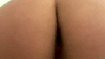 Hot naked girl dances with anal plug stuck?