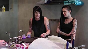 Tattooed Lesbians Lick Each Other's Pussies In Fishnets 😘