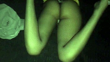 Follando Con Mi Hermanastro En La Madrugada