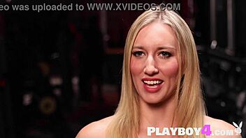 Big ass babe stretches with milf after workout! 💪😏