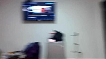 Pecados de estudiantes estudiantes reales se preparan para realizar un trio en cumplea�os