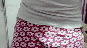 Hey, can you watch Auroraestelar piss and masturbate while she showers in that sexy dress?