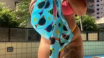 Ruiva rabuda hints at swollen pussy vibes in her teasing live exhibition flash