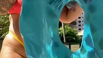 Ruiva rabuda hints at swollen pussy vibes in her teasing live exhibition flash