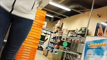 teen ass in tight jeans hidden cam 😏