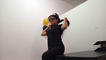 hey, i'm so bored at work that i slip in a butt plug to feel aroused as a total slut