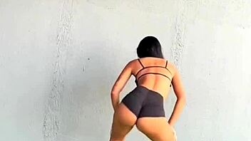 Mabio Rodriguues showcased her big ass while rebolando in captivating slow motion footage