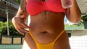 Ruiva rabuda hints at swollen pussy vibes in her teasing live exhibition flash