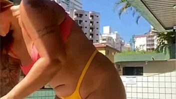 Ruiva rabuda hints at swollen pussy vibes in her teasing live exhibition flash