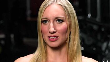 Big ass babe stretches with milf after workout! 💪😏