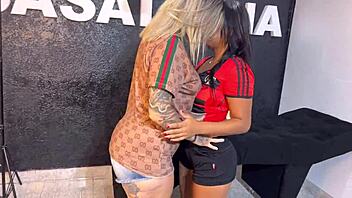 São paulo x flamengo daquele jeito gostoso por cima dela com minha buceta babando escorrendo na buceta dela pusando gozando muito