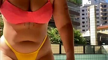 Ruiva rabuda hints at swollen pussy vibes in her teasing live exhibition flash