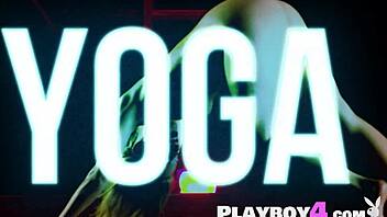 Big ass babe stretches with milf after workout! 💪😏