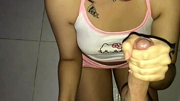 �hermanastra caliente le ense�a a su hermanastro como follar with big ass doggystyle masturbation